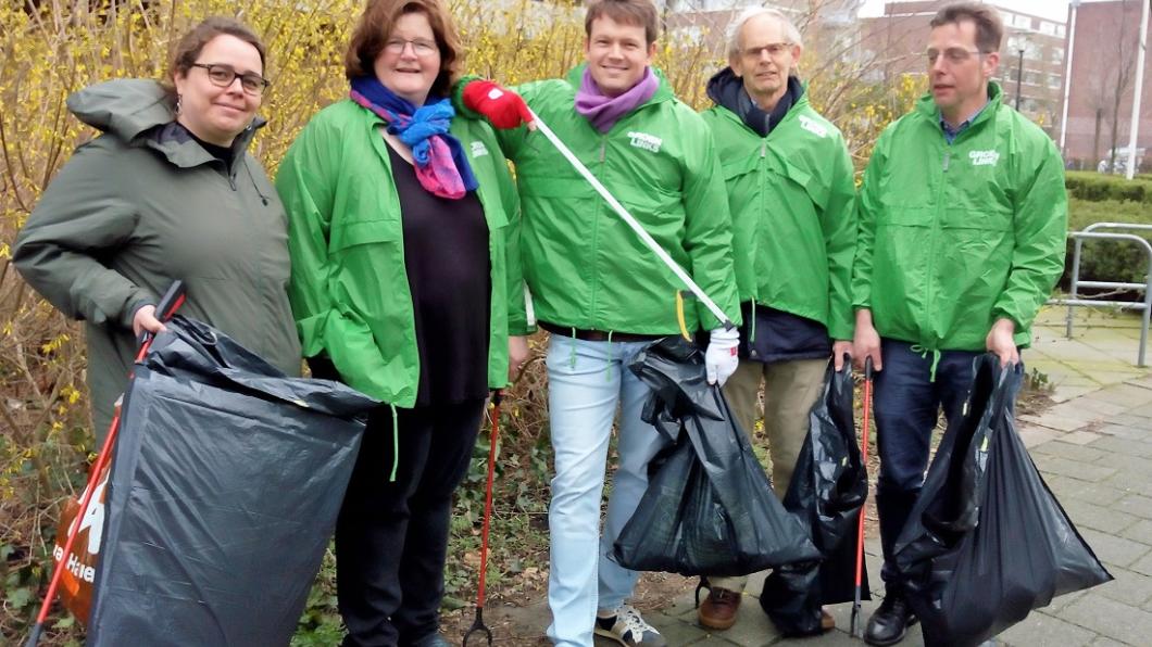 Foto van wijk-opruimactie