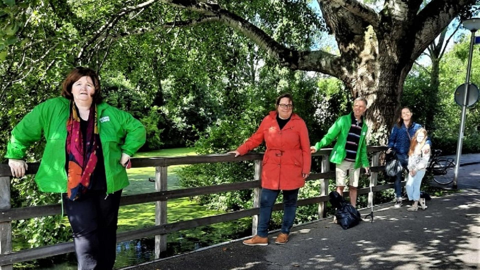 Aktievoerders GroenLinks ijveren voor zebrapad in de Vossiuslaan